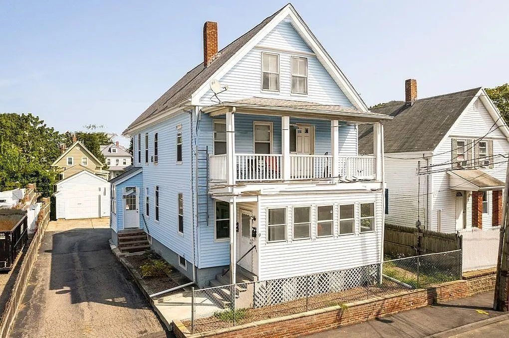 3 bed, 900 sqft, $2,200 — Photo 3