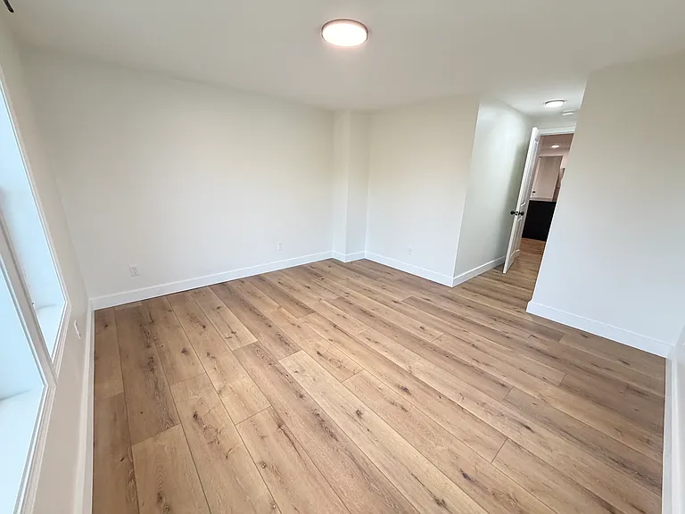 20-22 Poirier Pl #4 — Photo 6