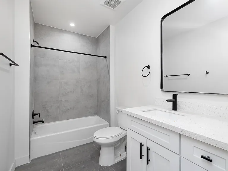 1439 W 37th Dr — Photo 8