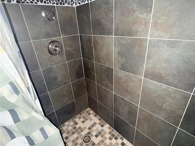 1401 Habersham Dr — Photo 13