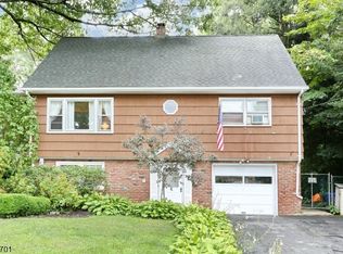 65 Oakwood Dr, Ringwood, NJ 07456