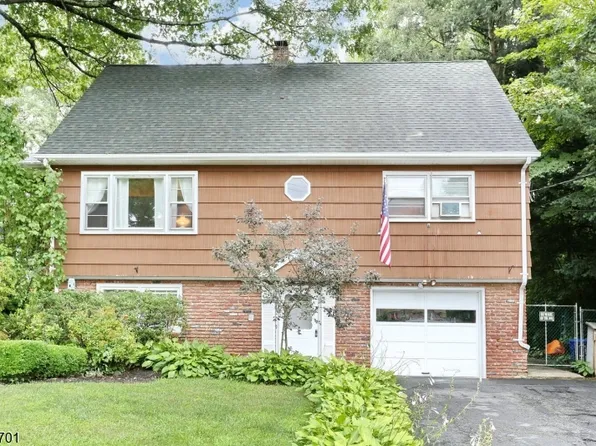 65 Oakwood Dr, Ringwood Boro, NJ 07456