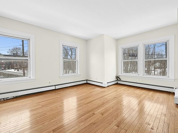 3rd image of 64 Milk St