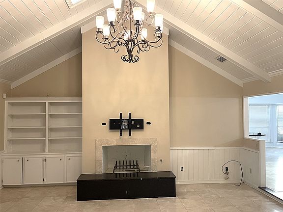 3rd image of 720 Coachlight Rd
