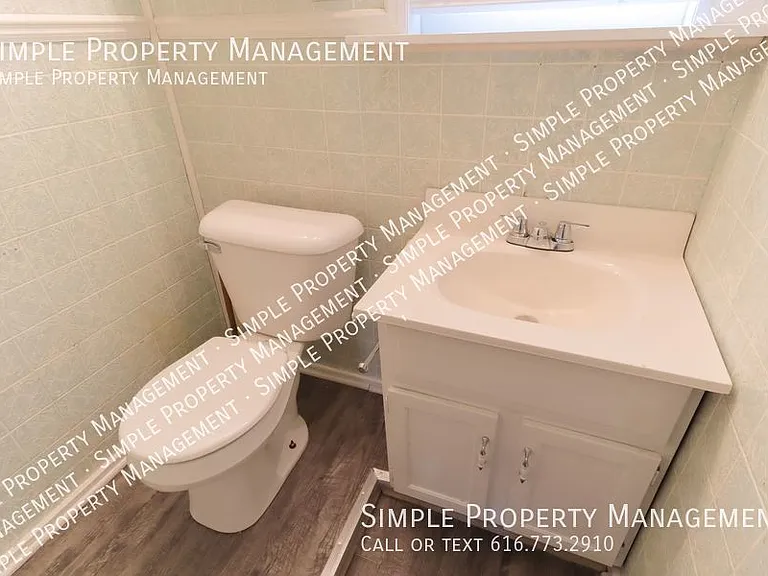 242 Page St NE #2 — Photo 5