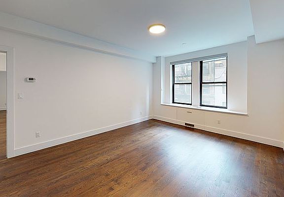 4th image of 666 W End Ave #4NO