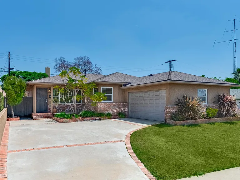 6681 Birchwood St — Photo 2
