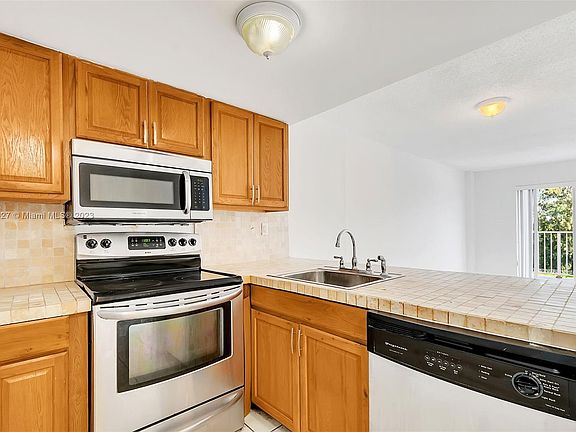 2nd image of 16465 NE 22nd Ave APT 507