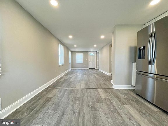 3rd image of 904 Grove Ave