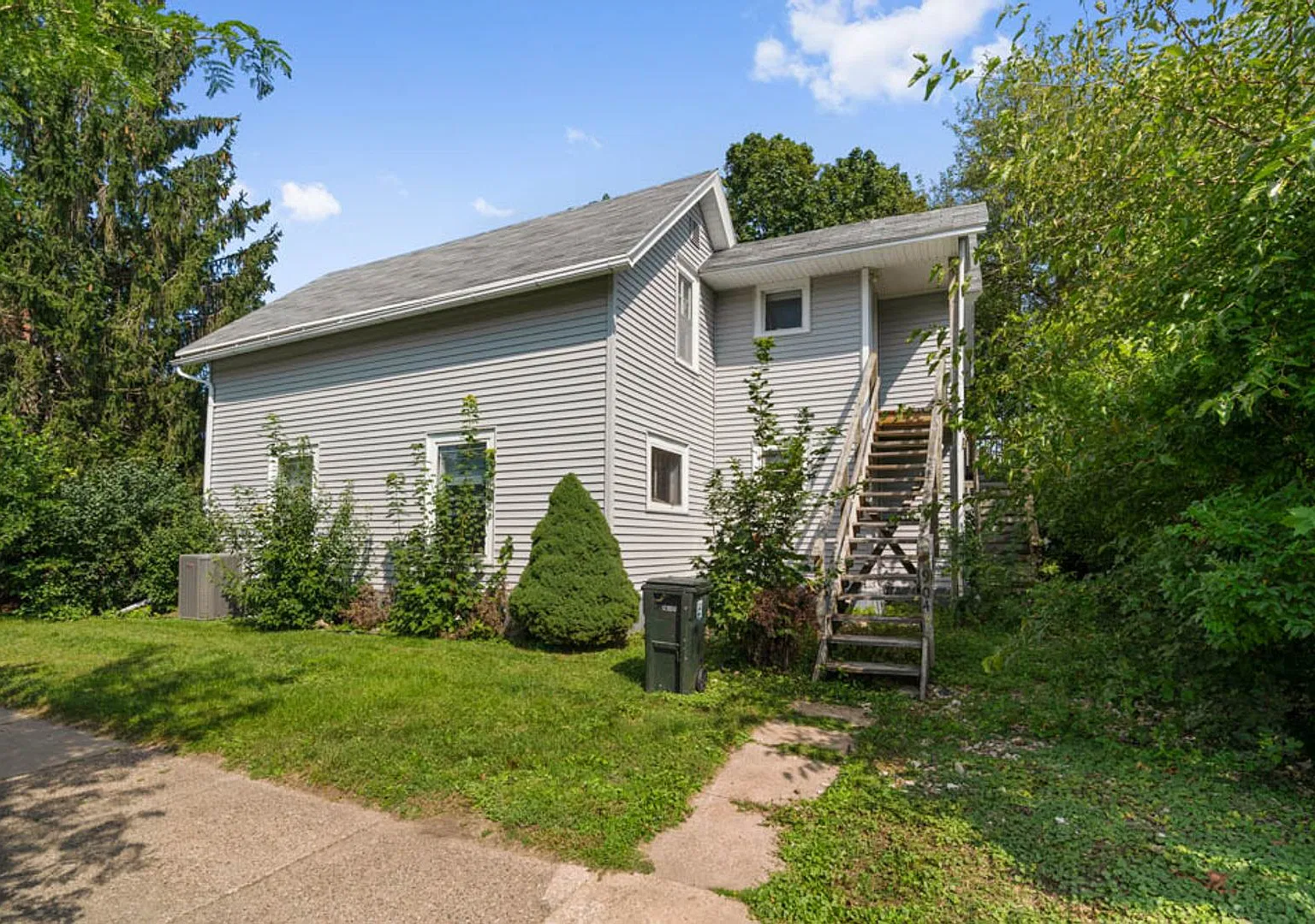 904 1/2 Clay St - Cedar Falls — Photo 3