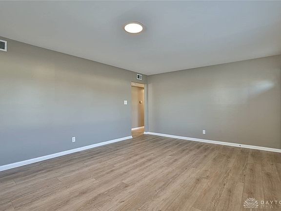 5th image of 2840 Shartle St