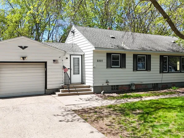 2207 Clearwater Rd, Saint Cloud, MN 56301