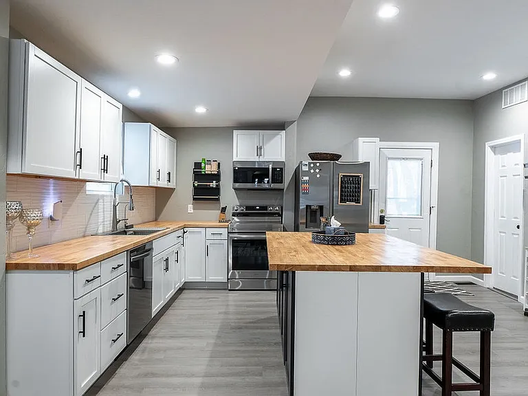 347 SW Jewell Ave — Photo 4