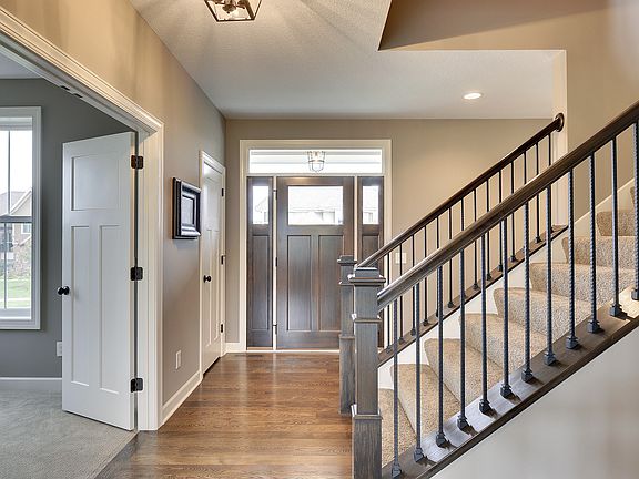 Gracious foyer upon entry