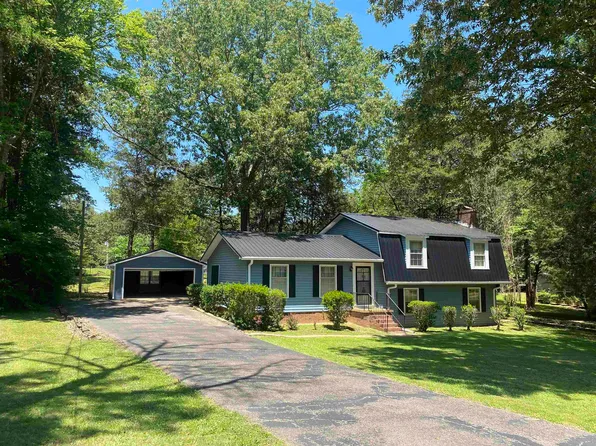 100 Holt St, Savannah, TN 38372