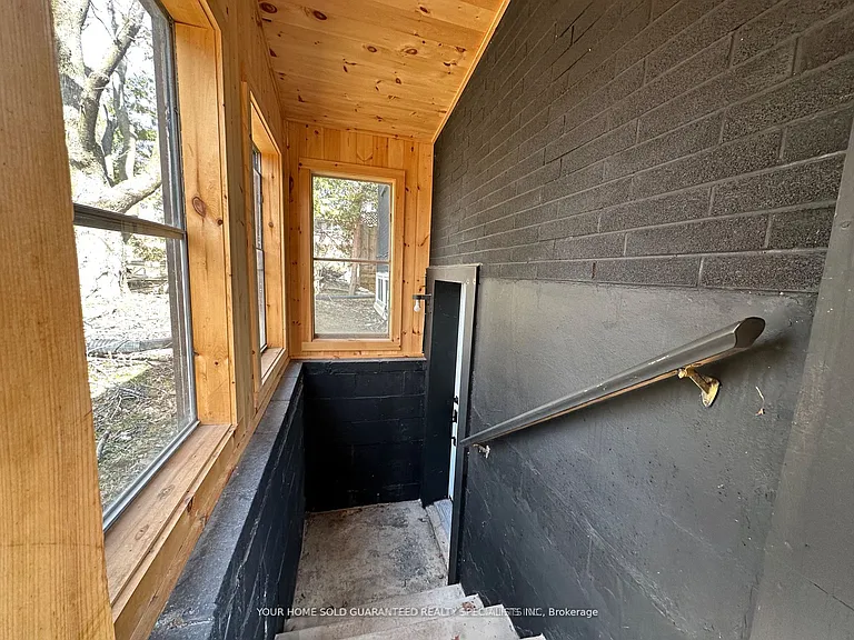 36 Queen St #BASEMENT — Photo 3