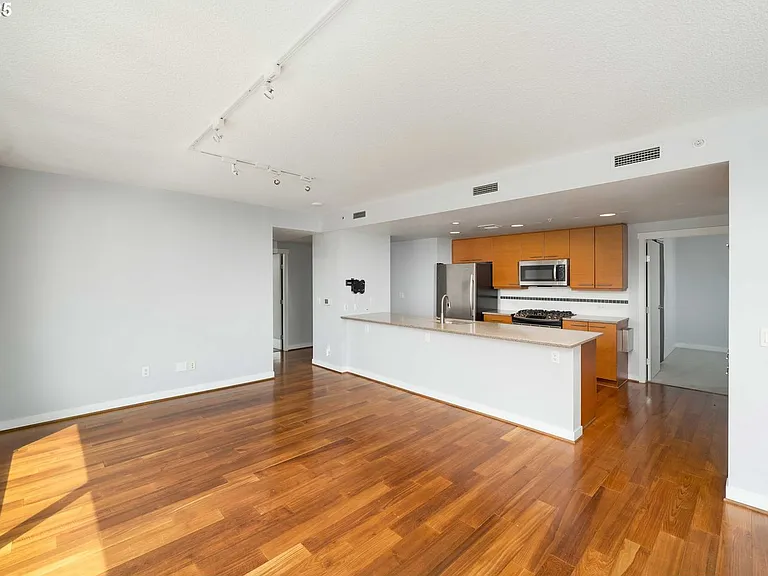 1500 SW 11th Ave #2401 — Photo 7