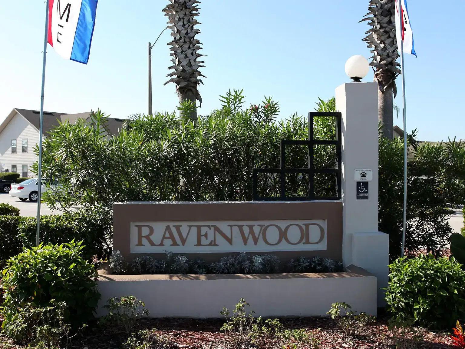 Ravenwood Apartments — Photo 3