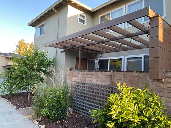 2nd image of 851 Roble Ave