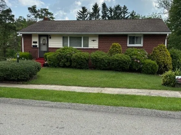 72 Mayflower Dr, Uniontown, PA 15401