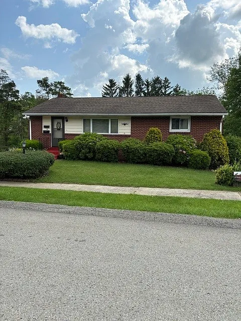 72 Mayflower Dr photo 1