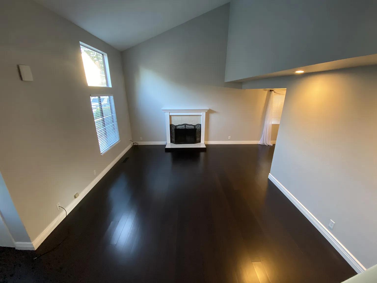 2 bed, 2.5 bath, 1376 sqft, $4,200 — Photo 3