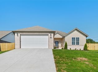 200 N Eagle Mountain St, Prairie Grove, AR 72753