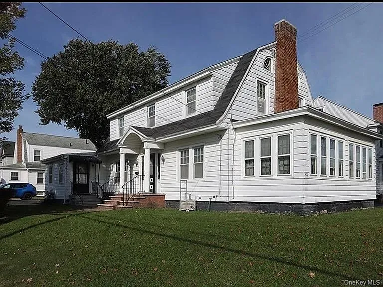 4 bed, 2.0 bath, 1828 sqft, $2,950 — Photo 3