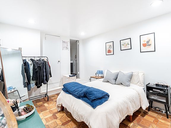 3rd image of 131 W 82nd St APT 1
