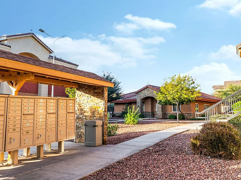 Desert View Apartments — Photo 6
