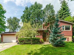 36696 N Grandwood Dr, Gurnee, IL 60031