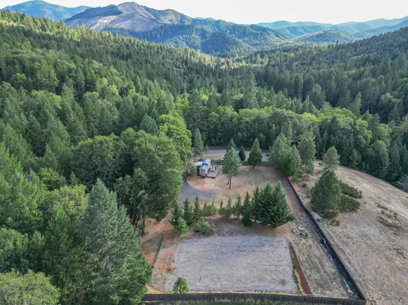 1011 Ingalls Ln, Wilderville, OR 97543