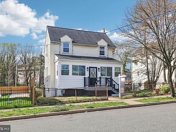 4th image of 3149 Newton St NE