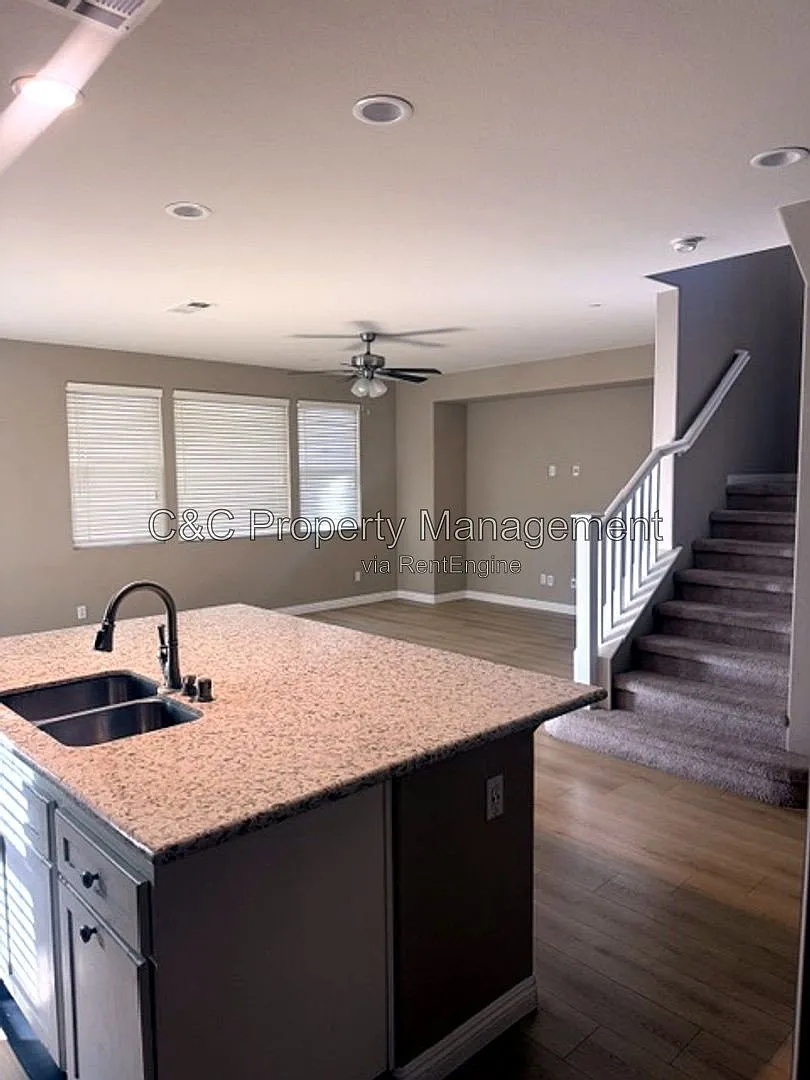 3 bed, 2.5 bath, 1945 sqft, $4,000 — Photo 4