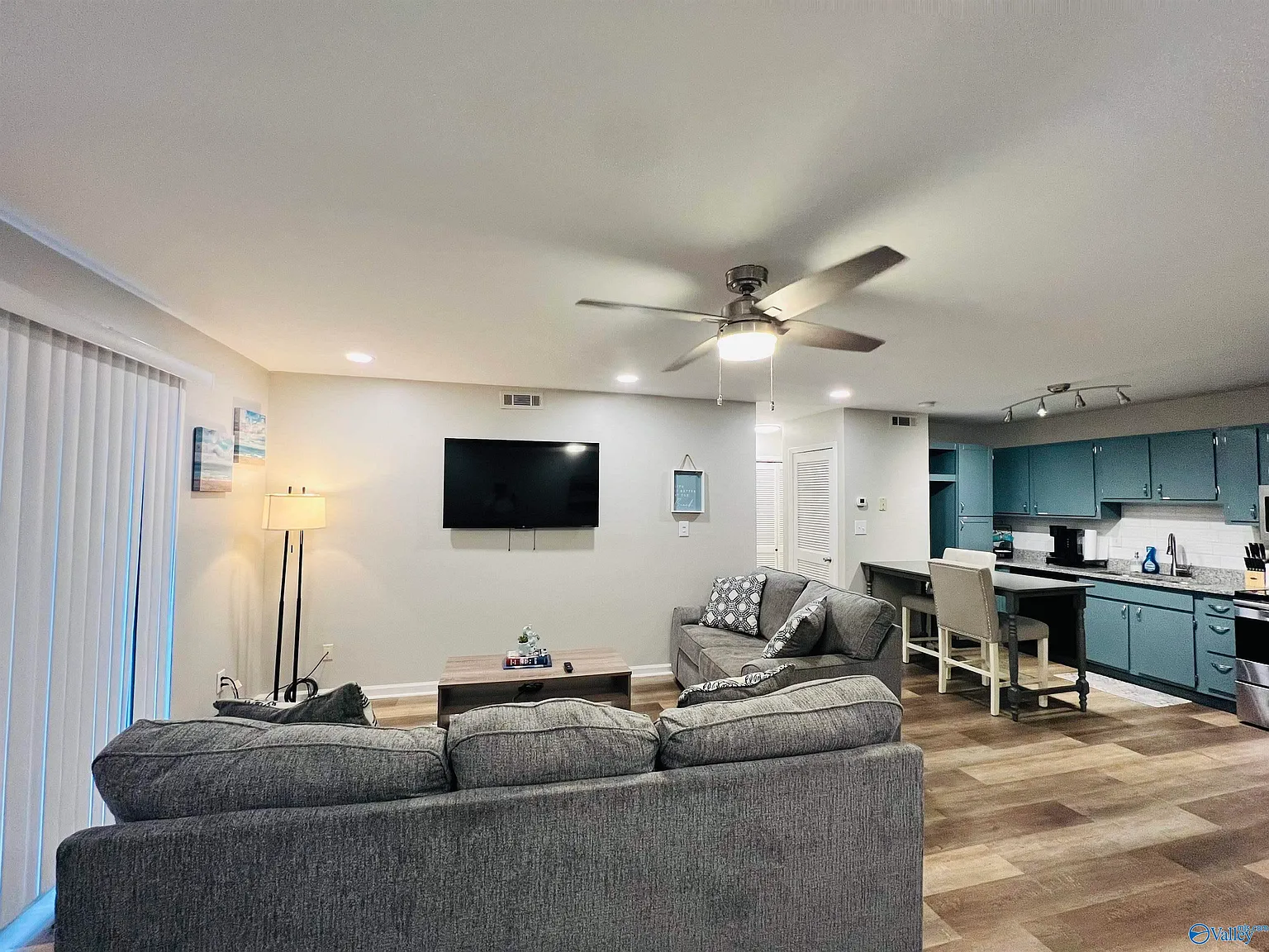 1 bed, 1.0 bath, 741 sqft, $1,100 — Photo 4