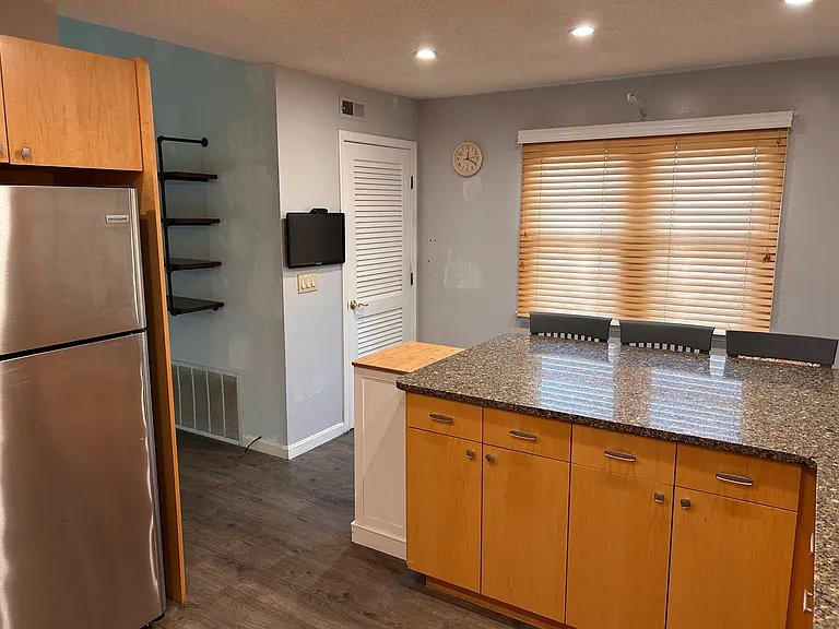 84 Tennis Plaza Rd #18 — Photo 6