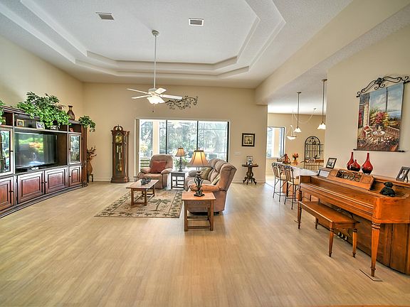 2nd image of 1029 Hampstead Ln