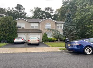 62 Diamond Ln, Howell, NJ 07731