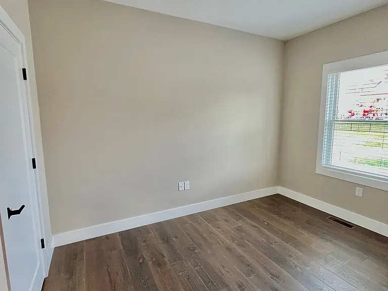13-23 Philadelphia Ave — Photo 35
