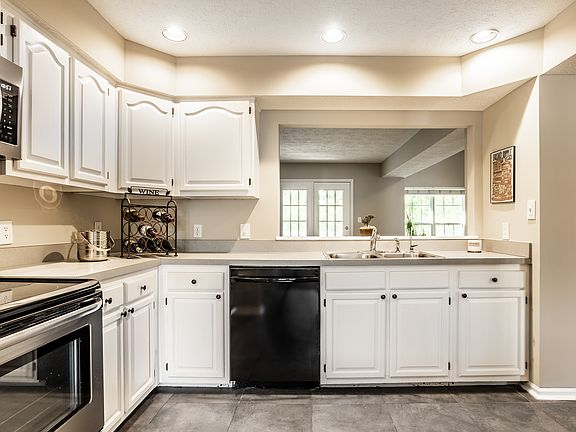 4th image of 1133 Island Woods Dr