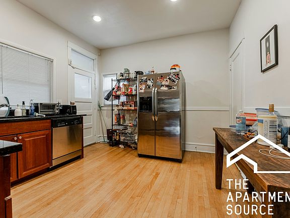 4th image of 3010 N Greenview Ave #1F