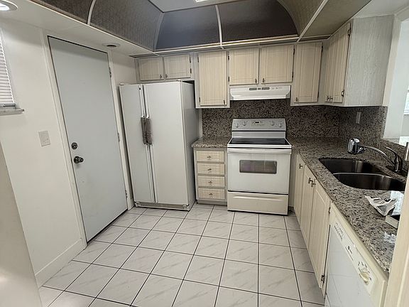 5th image of 410 NW 68th Ave APT 306