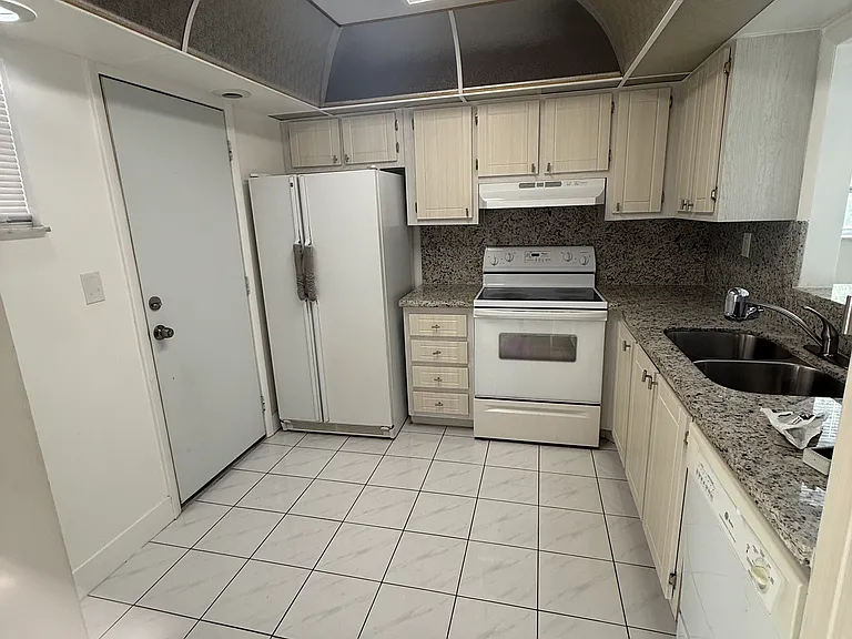 410 NW 68th Ave #306 — Photo 5