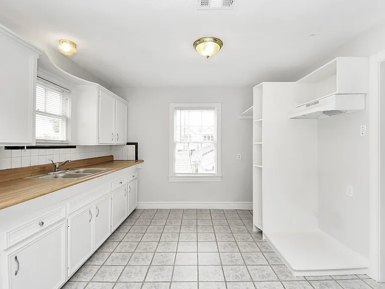 109 Amundsen St — Photo 10
