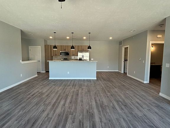 3rd image of 2724 Silver St #203