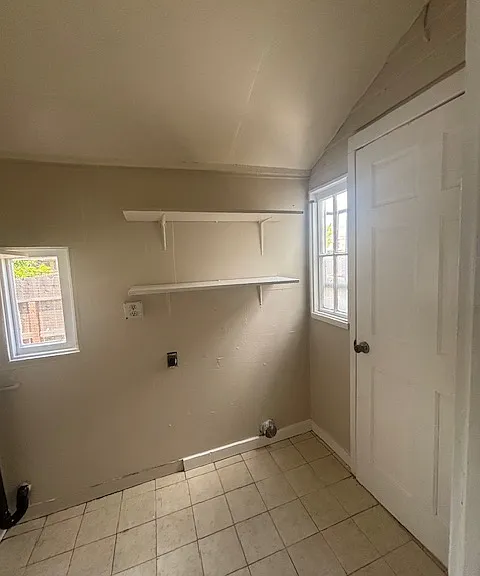 445 E Hawthorne St — Photo 10