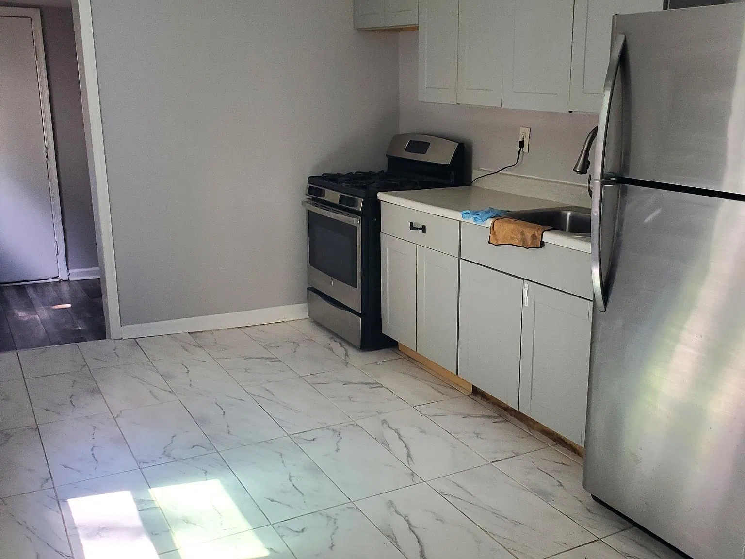 3 bed, 1092 sqft, $1,900 — Photo 1