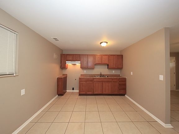 3rd image of 5266 Rockport Ave