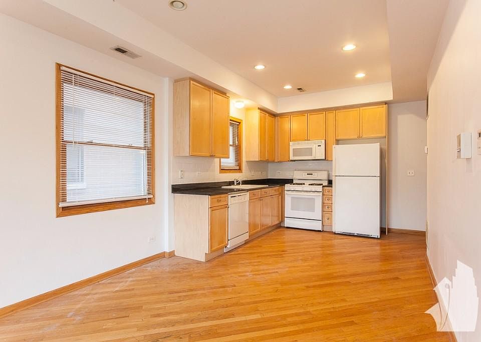 1st image of 1326 W Diversey Pkwy 2-unit 2