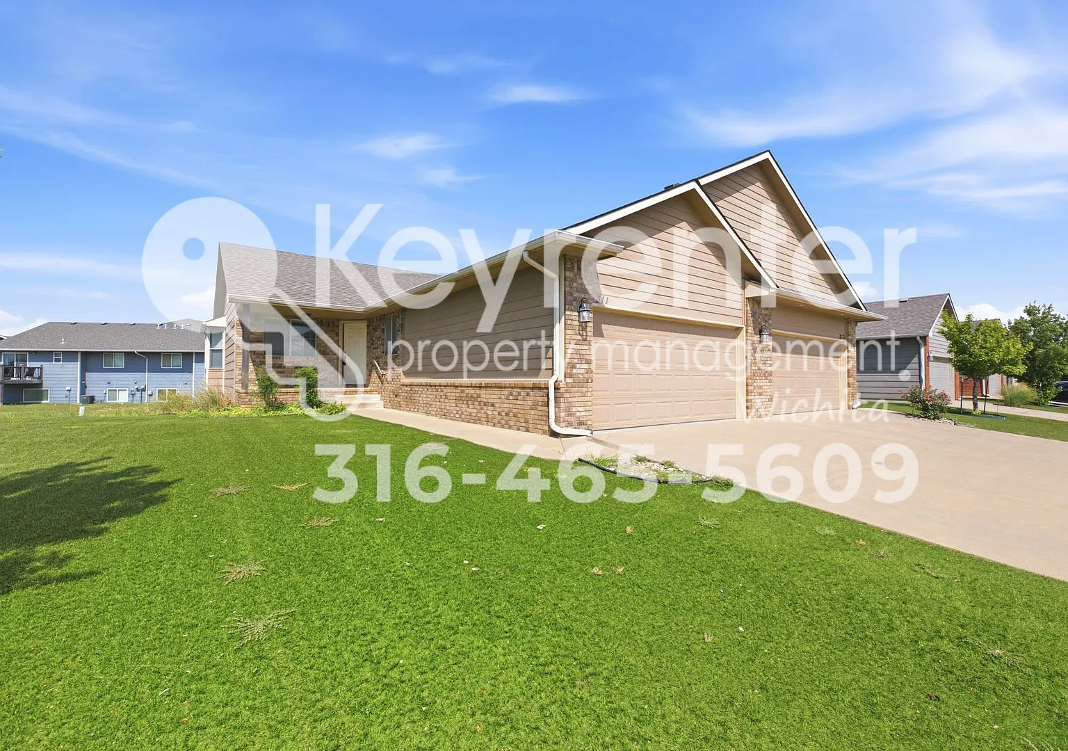 311-313 N Grandstone St Duplex — Photo 1